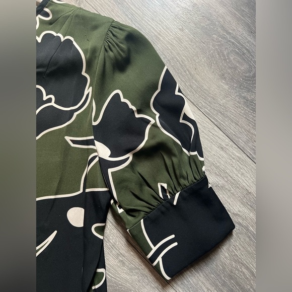 Diane Von Furstenberg Olive Green & Black Floral Print Silk Blouse size 6 - Picture 6 of 12